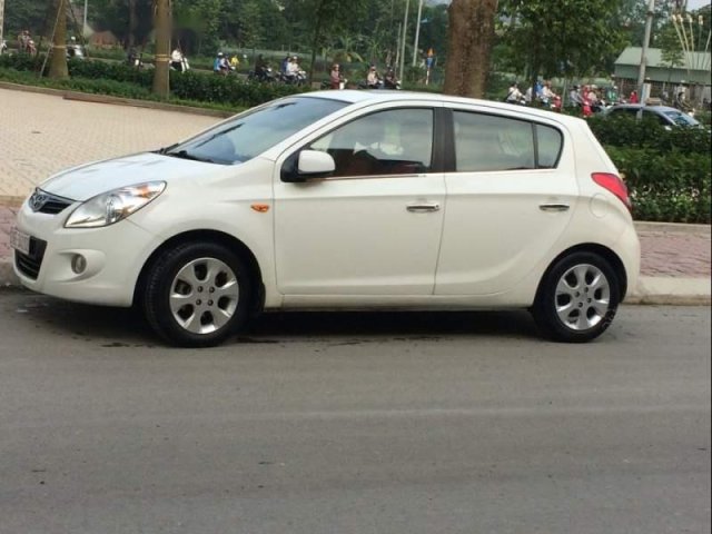 Bán Hyundai i20 năm 2011, màu trắng, nhập khẩu chính chủ, giá 355tr