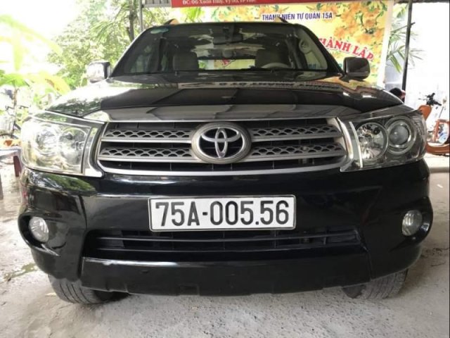 Bán xe Toyota Fortuner sản xuất năm 2010, màu đen số sàn giá cạnh tranh