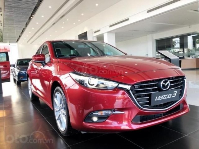 Cần bán Mazda 3 1.5 SD 2019, trả 180tr, giao ngay