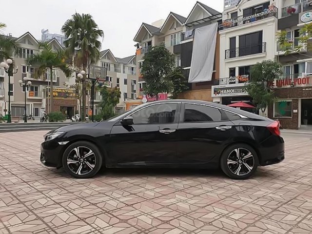 Bán Honda Civic 1.5 bản L, biển Hà Nội, sản xuất 2017, odo 2,2 vạn