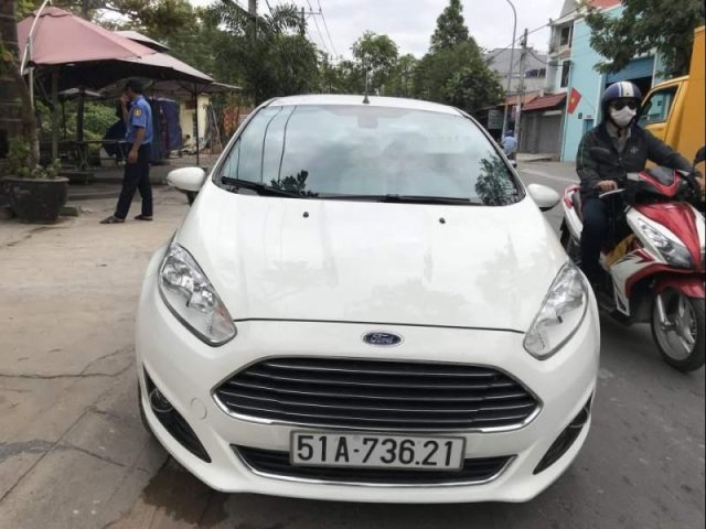 Cần bán gấp Ford Fiesta đời 2014, màu trắng, giá tốt0