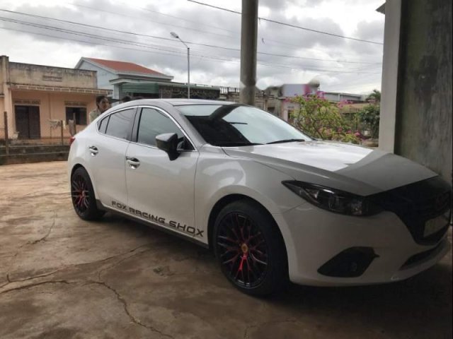 Cần bán gấp Mazda 3 đời 2017, màu trắng, giá chỉ 630 triệu0