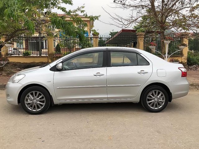 Cần bán xe Toyota Vios E đời 2012, màu bạc