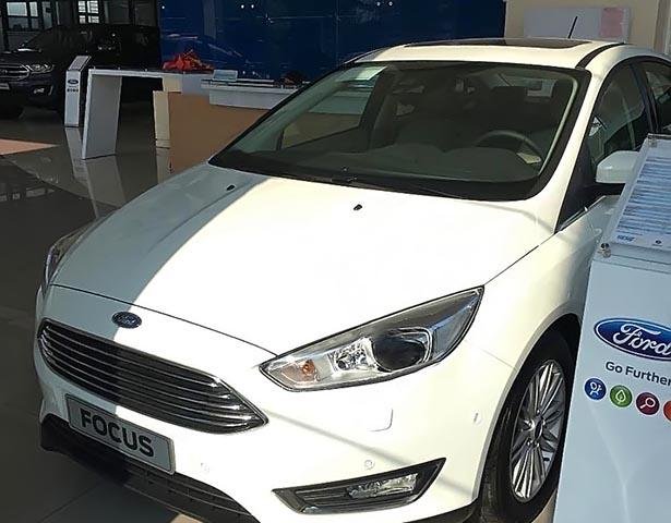 Bán xe Ford Focus Titanium 1.5L sản xuất năm 2019, màu trắng 