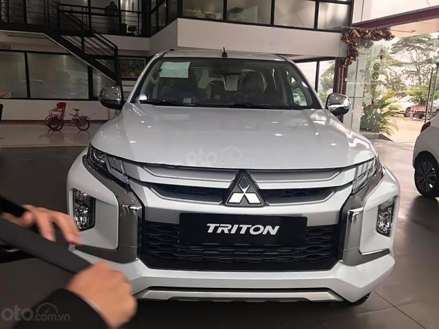 Cần bán Mitsubishi Triton sản xuất năm 2019, màu trắng, nhập khẩu nguyên chiếc 