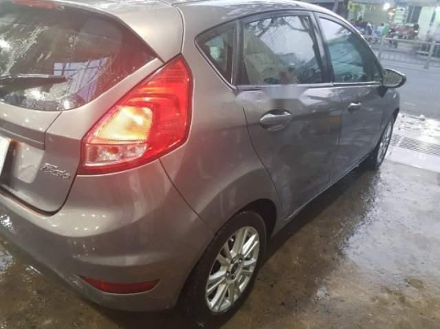 Cần bán gấp Ford Fiesta năm 2014, màu xám còn mới, 399tr0