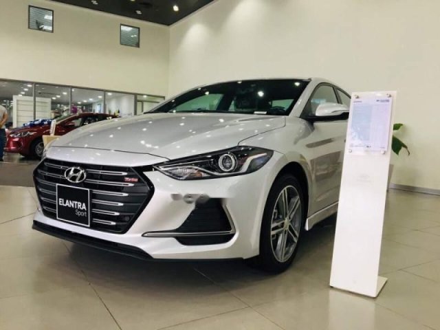 Bán Hyundai Elantra 1.6MT sản xuất 2019 giá cạnh tranh, xe giá thấp, giao nhanh0