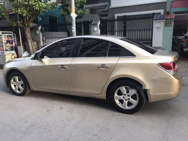 Bán xe Chevrolet Cruze sản xuất năm 2011, màu bạc còn mới 