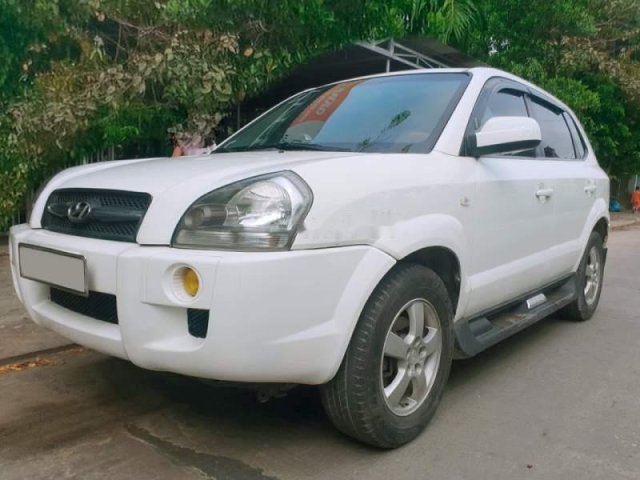 Bán xe Hyundai Tucson đời 2006, màu trắng, xe nhập số sàn