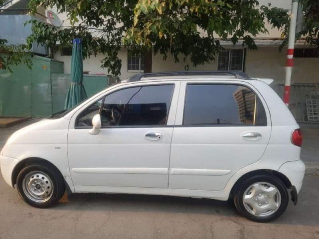 Cần bán Daewoo Matiz đời 2002, màu trắng, xe đẹp nguyên zin