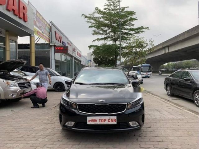 Cần bán lại xe Kia Cerato sản xuất năm 2017, màu đen còn mới