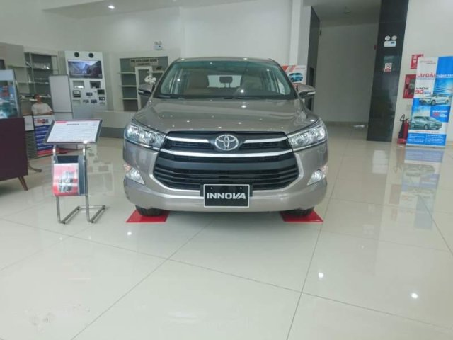 Cần bán xe Toyota Innova đời 2019, giá thấp, giao nhanh toàn quốc0