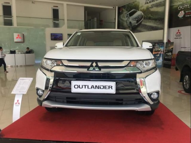 Bán xe Mitsubishi Outlander 2.0 CVT năm 2019, xe giá thấp, giao nhanh toàn quốc0