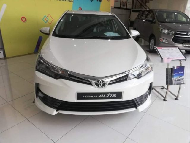 Bán xe Toyota Corolla altis 1.8G sản xuất 2019, màu trắng