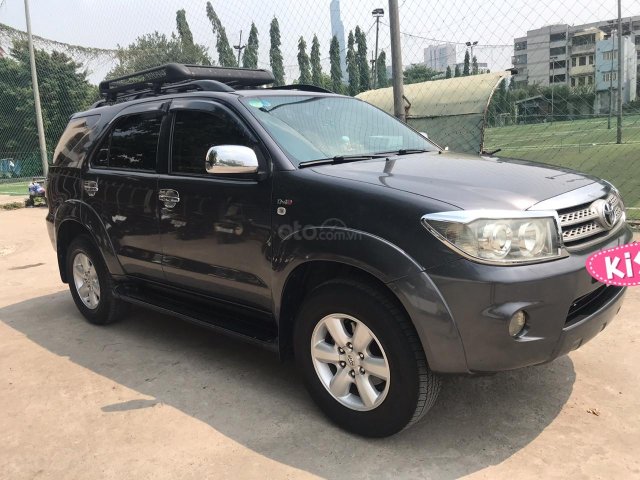 Cần bán gấp Toyota Fortuner đời 2010, màu xám xe gia đình