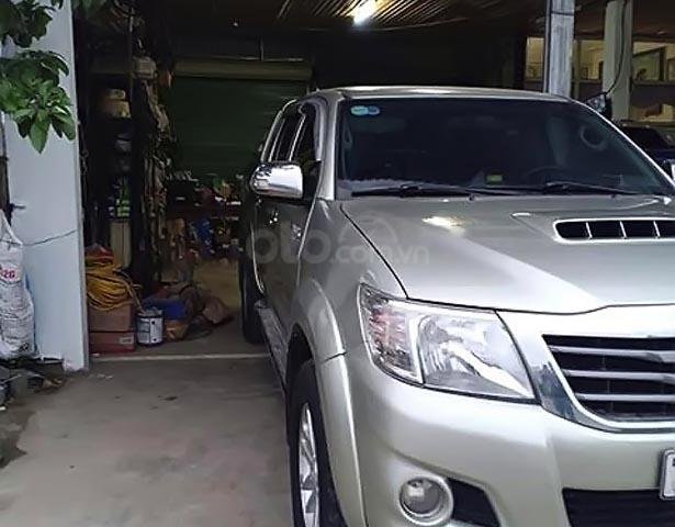 Cần bán lại xe Toyota Hilux 3.0G 4x4 MT đời 2014, màu vàng, nhập khẩu  