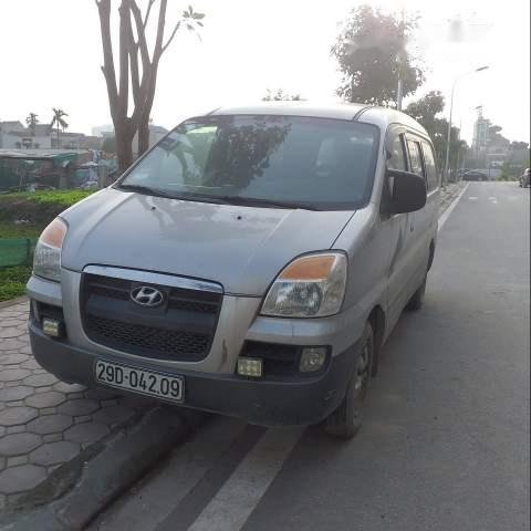 Cần bán xe Hyundai Starex đời 2005, nhập khẩu số sàn