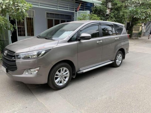 Bán Toyota Innova 2.0E năm 2017 số sàn