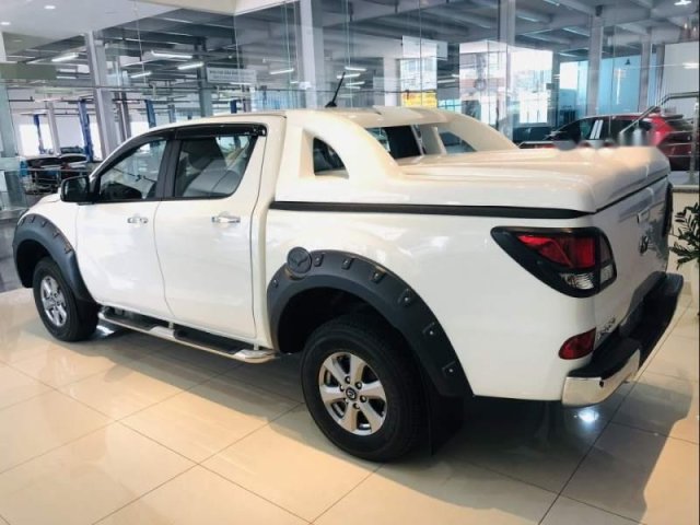 Bán Mazda BT 50 đời 2019, màu trắng, xe nhập