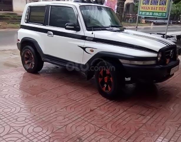 Cần bán gấp Ssangyong Korando sản xuất 2002, màu trắng, xe nhập