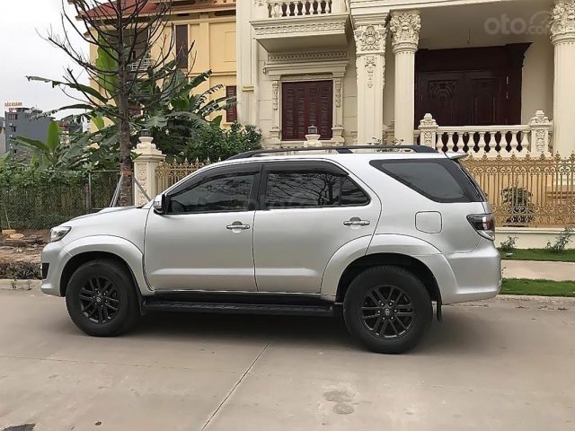 Bán xe Toyota Fortuner sản xuất năm 2016, màu bạc số sàn