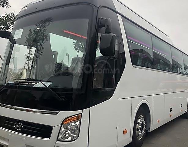 Bán Hyundai Universe 2019, màu trắng