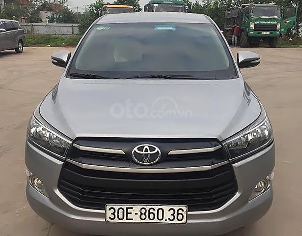 Bán Toyota Innova 2.0E đời 2017, màu bạc chính chủ