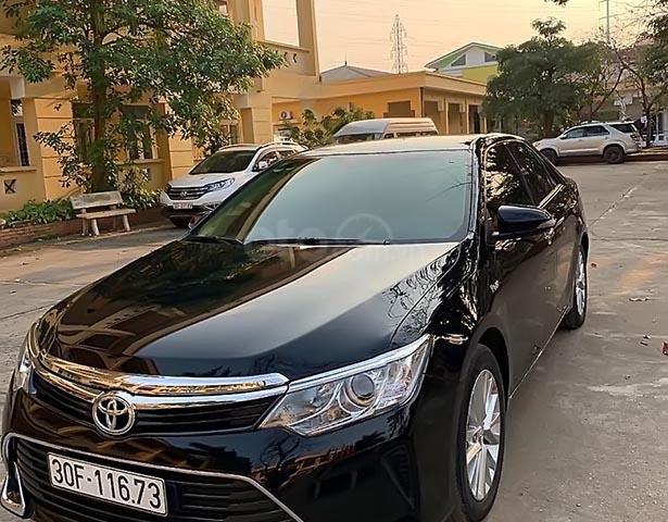 Bán Toyota Camry 2.0E sản xuất 2017, màu đen chính chủ, giá chỉ 930 triệu