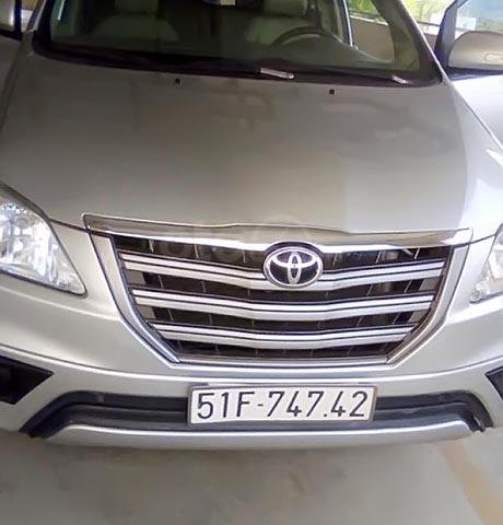 Cần bán lại xe Toyota Innova đời 2016, màu bạc, 595 triệu