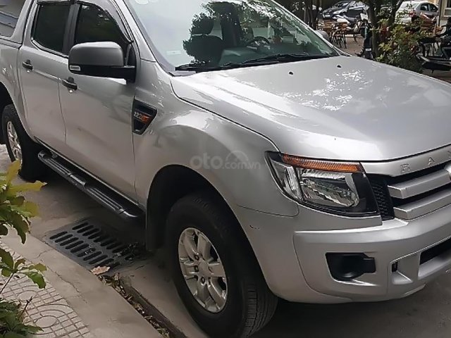 Cần bán gấp Ford Ranger XLS 2.2 AT đời 2014, màu bạc, xe nhập chính chủ