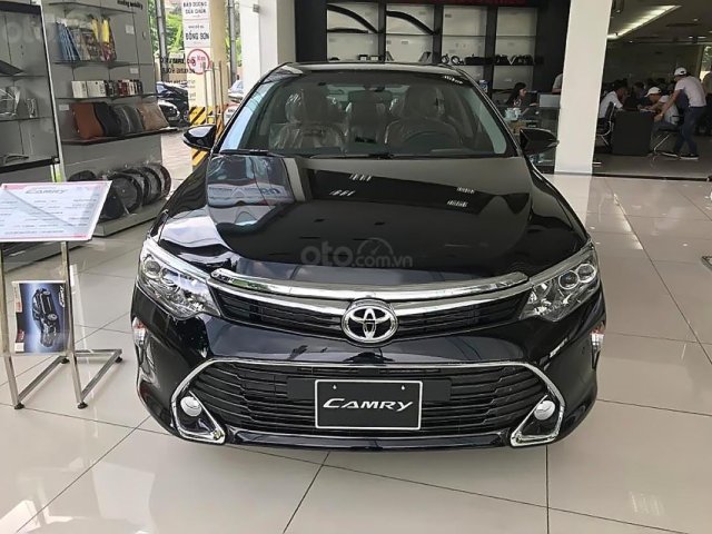 Cần bán Toyota Camry 2.5Q 2019, màu đen