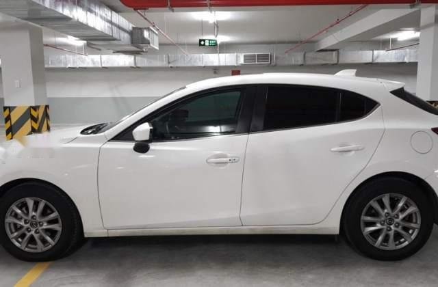 Cần bán xe Mazda 3 năm 2015, màu trắng chính chủ, 565tr