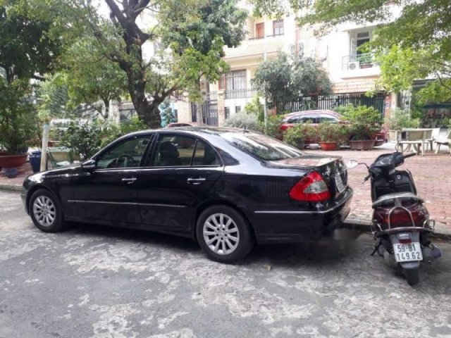 Bán Mercedes E280 năm sản xuất 2007, màu đen