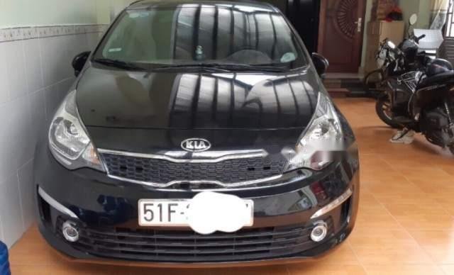 Cần bán xe Kia Rio AT sản xuất 2015, màu đen0