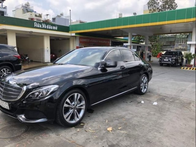 Bán xe Mercedes C250 năm 2018, màu đen