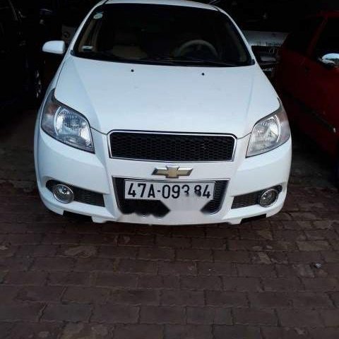 Cần bán gấp Chevrolet Aveo sản xuất 2014, màu trắng giá cạnh tranh