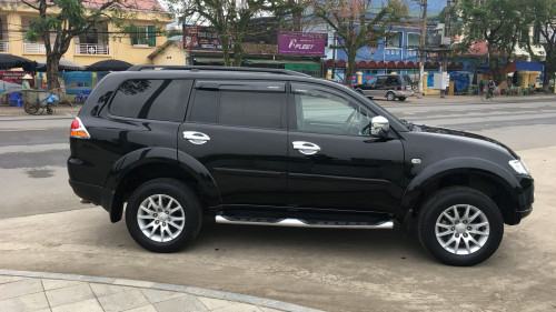 Bán xe Mitsubishi Pajero Sport 3.0 AT 2012, màu đen chính chủ