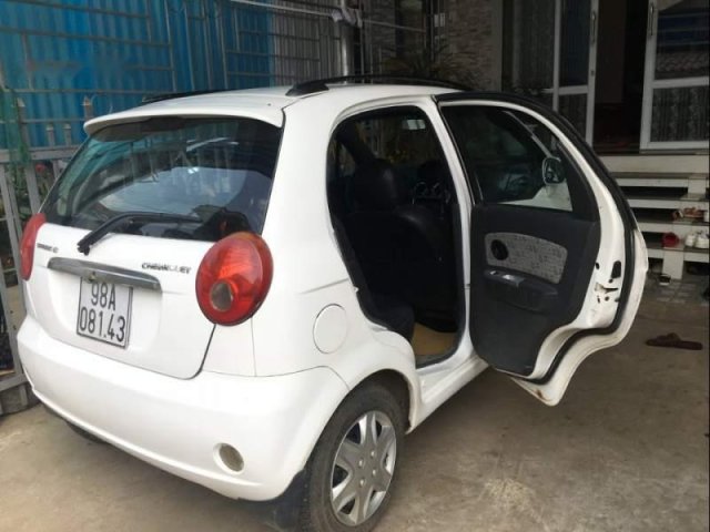 Bán Chevrolet Spark sản xuất năm 2010, màu trắng, nhập khẩu nguyên chiếc