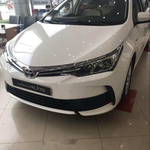 Bán Toyota Corolla altis đời 2018, màu trắng, nhập khẩu0