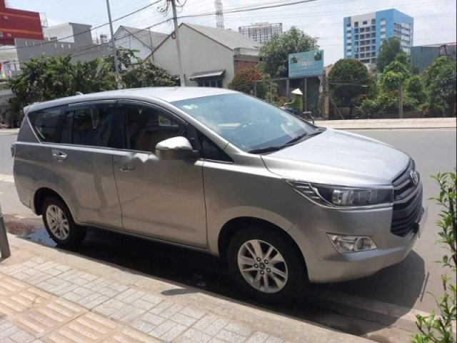 Cần bán lại xe Toyota Innova MT sản xuất 2017, màu bạc