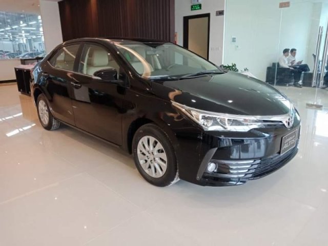 Cần bán Toyota Corolla altis sản xuất 2019, màu đen0