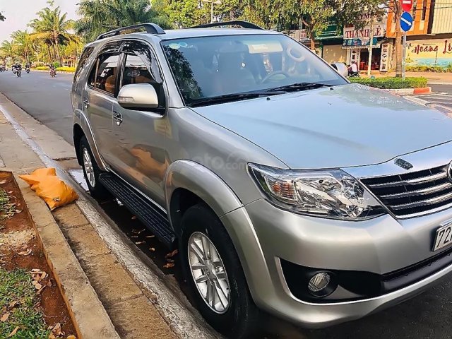 Cần bán lại xe Toyota Fortuner G đời 2012, màu bạc, số sàn0