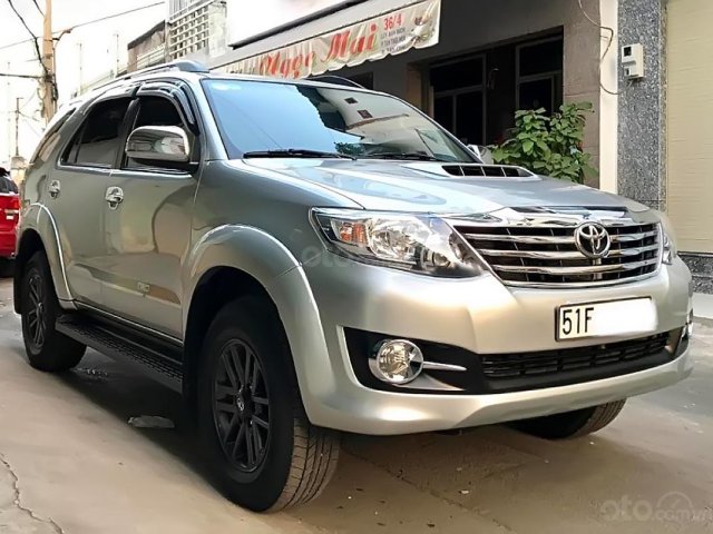 Bán Toyota Fortuner G, Sx 2016, màu bạc, xe gia đình sử dụng kĩ, đi ít mới 43.000km, 1 đời chủ