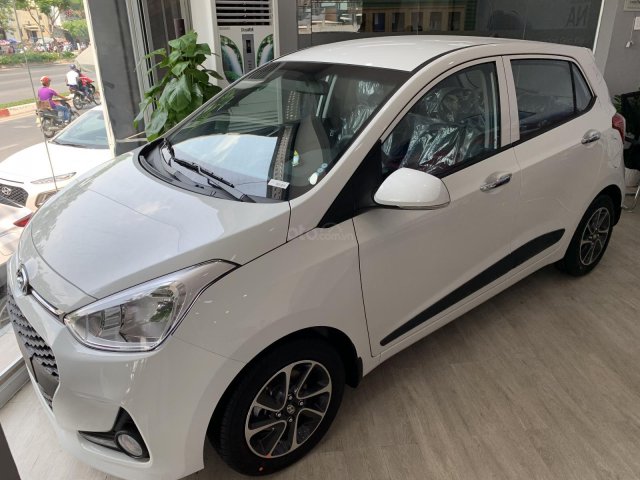 Bán Hyundai Grand i10 1.2 MT Base đời 2019, màu trắng, giá chỉ 330tr, hỗ trợ vay 80%, LH 0947 86 1968