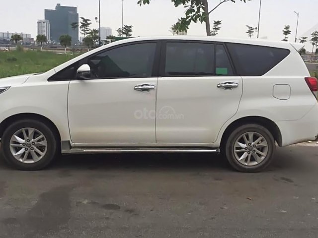 Bán Innova 2.0E Sx 2018, số tay, máy xăng, màu trắng, đi ít 2000 km, 8 chỗ, gia đình dùng, xài lướt