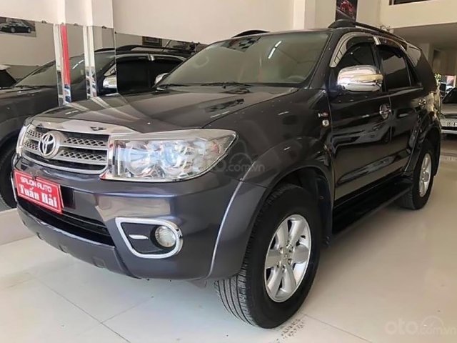 Bán ô tô Toyota Fortuner G năm sản xuất 2011, màu xám xe gia đình, giá tốt