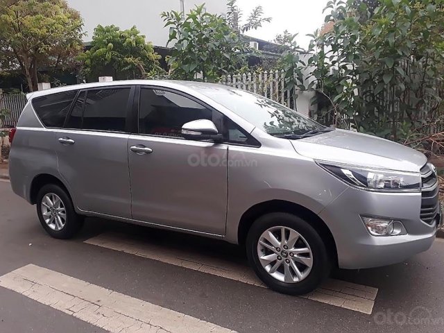 Cần bán xe Toyota Innova E năm 2016, màu bạc giá cạnh tranh