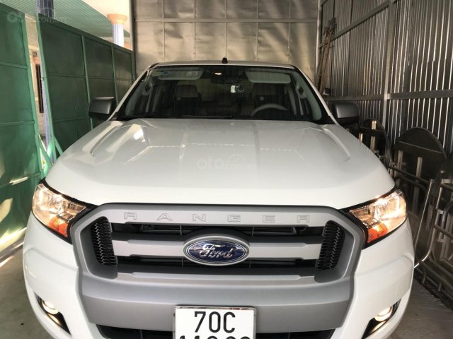 Bán ô tô Ford Ranger XLS 2.2L AT 2017, màu trắng, nhập khẩu nguyên chiếc như mới