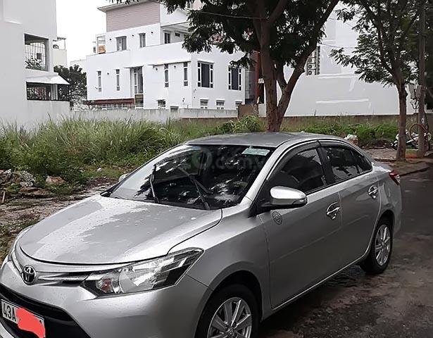 Cần bán Toyota Vios E năm 2017, màu bạc, xe đẹp