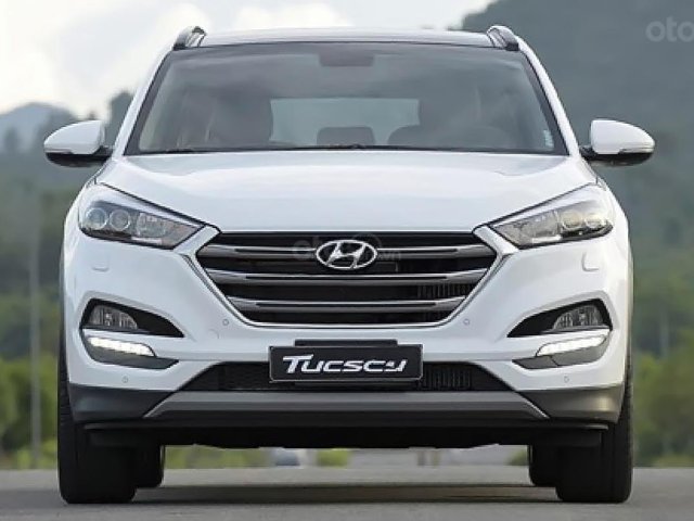 Bán xe Hyundai Tucson 2019, máy xăng, màu trắng, số tự động